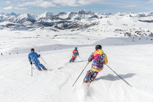 Comment organiser une expédition de ski de fond dans les montagnes de Kananaskis, Canada : équipements et conseils ?